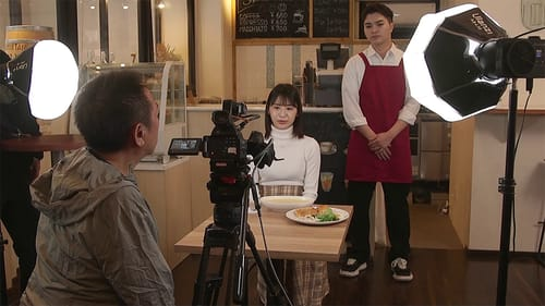 Cô bé MC xinh xắn dẫn chương trình bản tin bị dọa mất việc nếu không chịu ngủ với đạo diễn